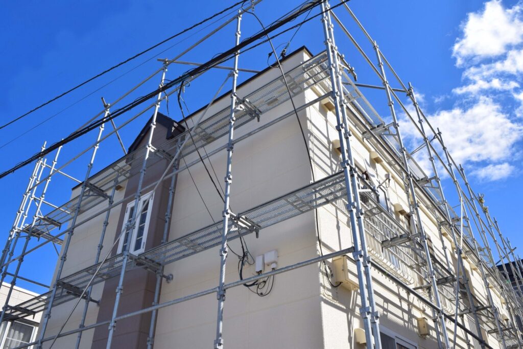 大規模修繕中のアパート
