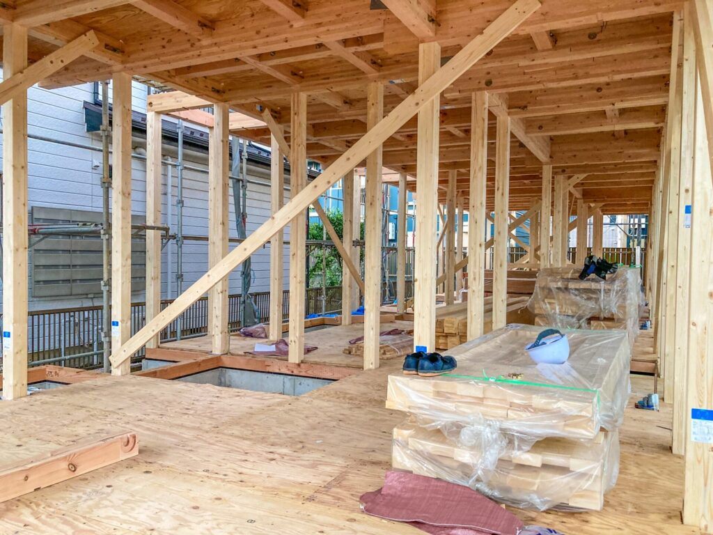 建築中のアパート